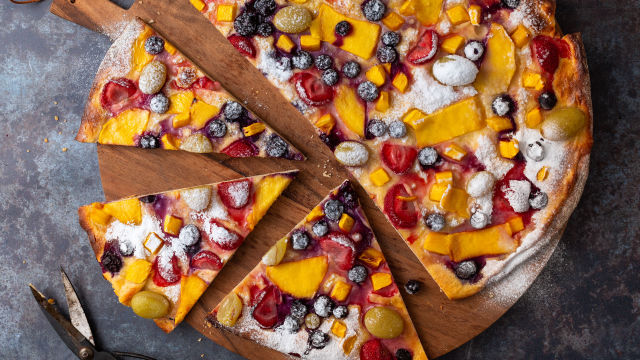 Desertna pizza s voćem