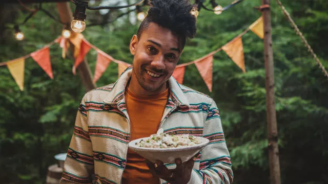Salata od bijelog graha s mladim lukom sa žara