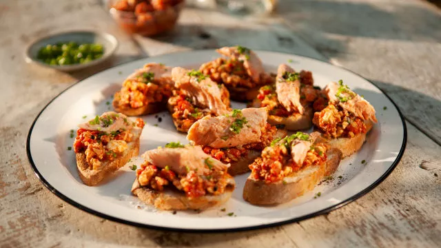 Crostini s ribom