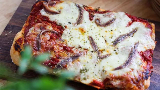 Sicilijanska pizza s debelim tijestom